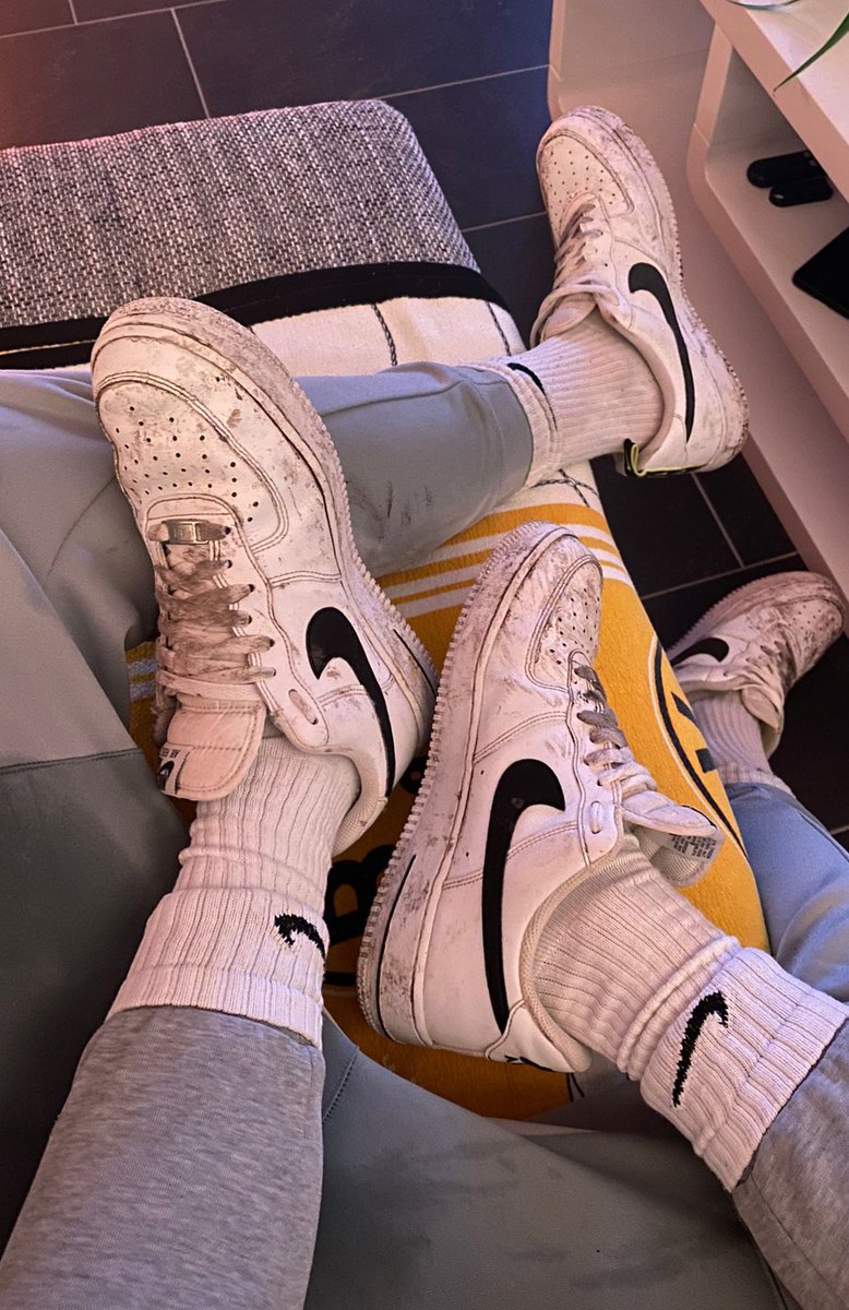 Wetsneaker88_'s tweet photo. @LoveWetSneaker #sneakerheads #dirtysneaker #usedaf1 #smellyaf1 #gay #muddysneaker https://t.co/QK5BNQ2JYe