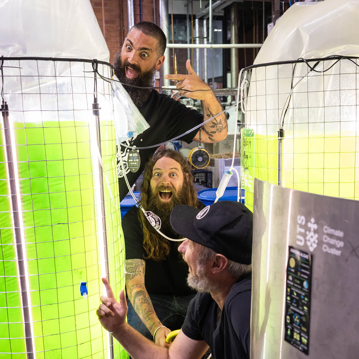 The Algae Project is using an unsuspecting organism to make good use of excess CO2 👨‍🔬💯🙌
<a href="/younghenrys/">Young Henrys</a> x <a href="/UTSunleashed/">UTS Unleashed! University of Technology Sydney</a>

🤓 Read on page 46 in this month's issue
📸: Yeah Rad

#fermentmagazine #beer52 #thealgaeproject #craftbeer