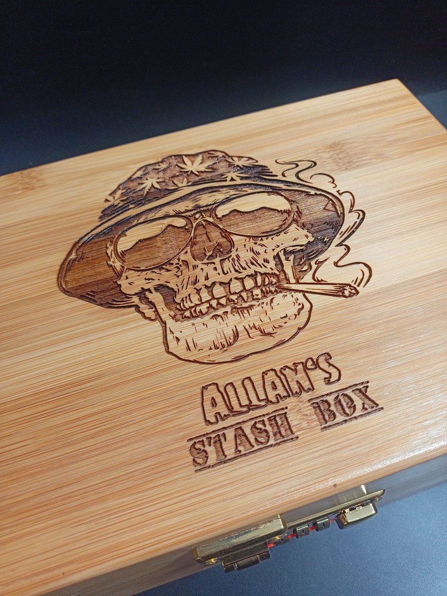 A a great personalised stoner stash box, check out this 5 star seller on etsy. 

etsy.com/uk/listing/109…