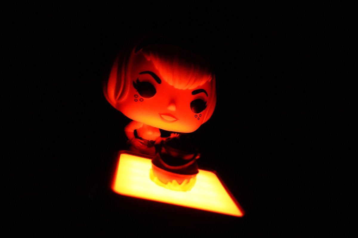 a bit of appreciation to the classic #sabrina #theteenagewitch show, in a #FunkoPop form... kinda random, but still in my everlasting #halloween #halloween2023 mood, lmao! #toyphotography #nightphotography #toy #nuo2x2 #nuo2x2toys #toyscollection #toyscollector #toyphoto