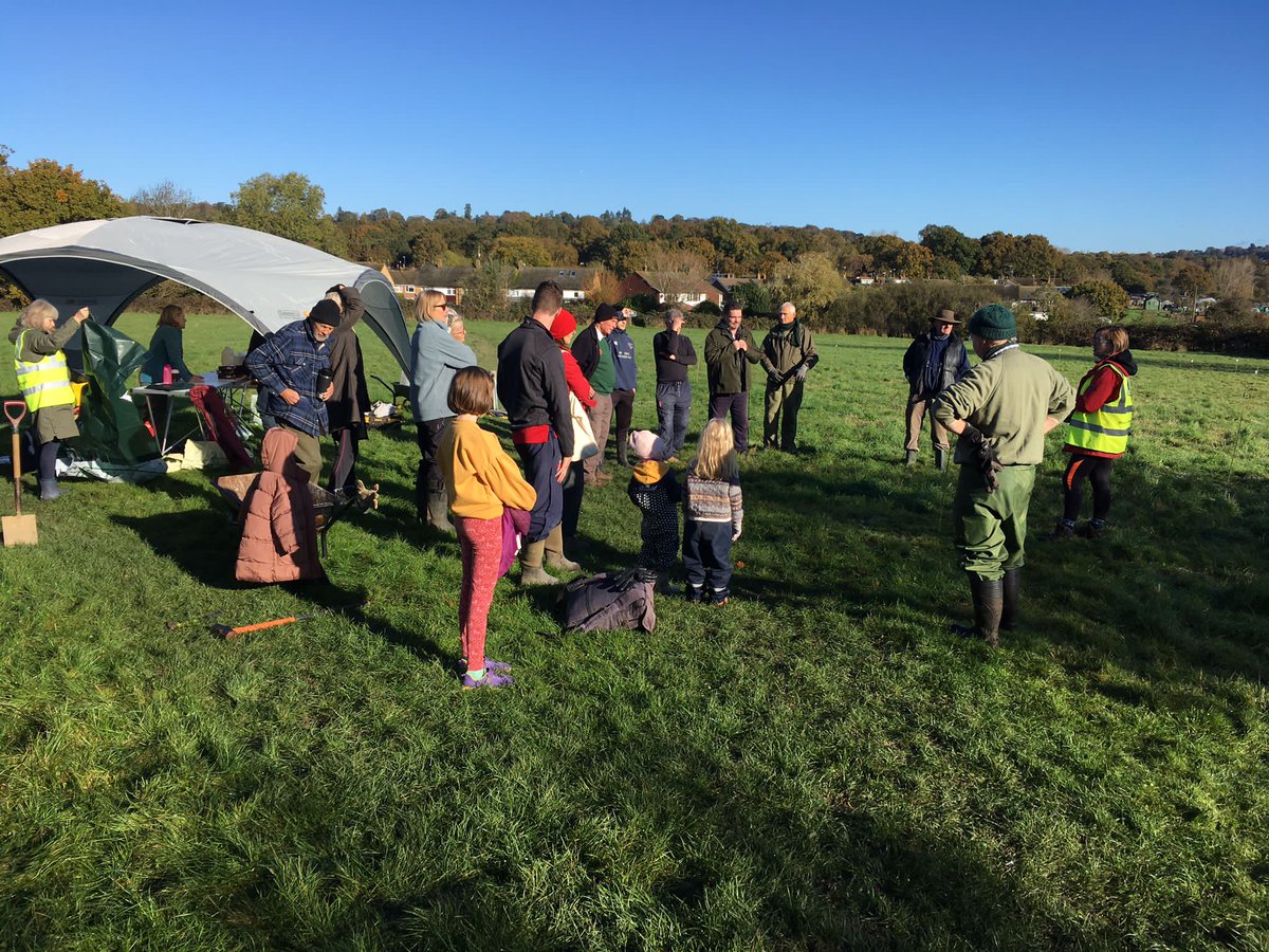 🌳🍏Absolutely delighted to take part in @GreenWoodhatch Orchard Planting Day! New fruit trees were planted, next one due to take place on 19th November at New Pond Farm by allotments and football pitches. Come along and get into nature!