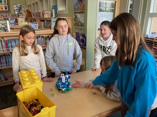 LBESlibrary's tweet image. Makerspace experiments! Himalayas, erosion, earthquakes, plate tectonics! #Thrivein65 #LB65