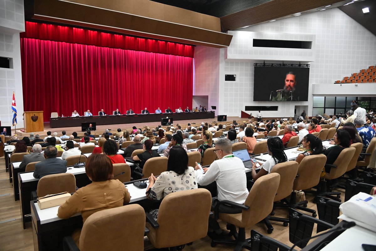 🇨🇺| En la inauguración se rinde homenaje al Comandante en Jefe, Fidel Castro Ruz, principal promotor de estas citas iniciadas hace casi 25 años, y quien acompañó en ocho oportunidades estos fructíferos debates.