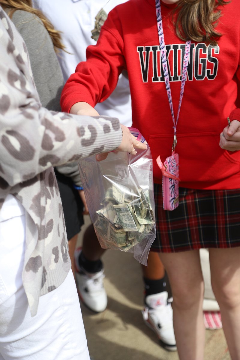 Throughout this school year, FPD 5th graders have put money in a piggy bank from Mexico. They busted it open today, and all the money they collected will be given to the playground fundraiser for Casa Hogar. The students raised a total of $207.15! 
 #VikingNation #ROOTED