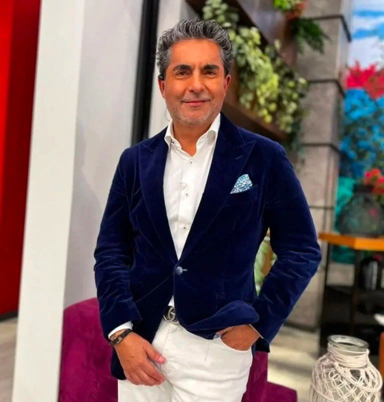 TVNotasmx's tweet photo. ¡Muchas felicidades a Raúl Araiza! 🎉 

El conductor del programa "HOY" está celebrando su cumpleaños #59. Te mandamos nuestros mejores deseos. 
🙌

📸: @negroaraiza2 https://t.co/QGv1pkzp7V