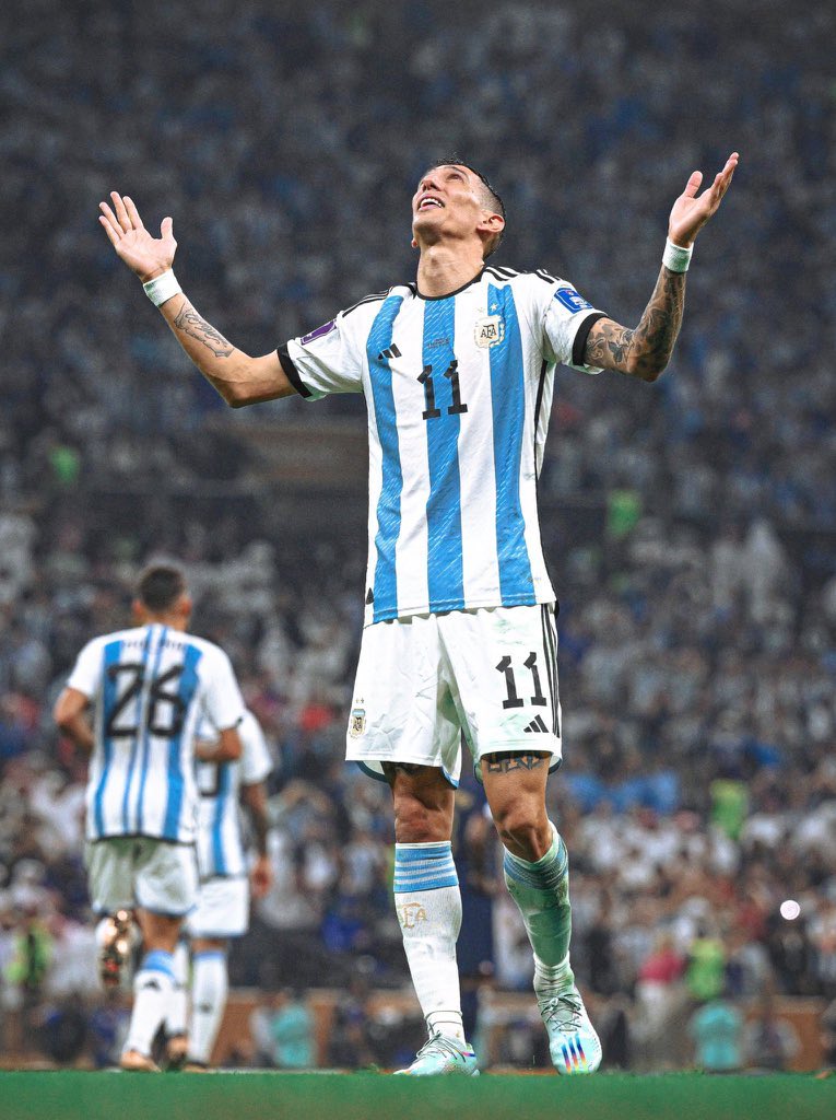 AtaqueFutbolero's tweet photo. El jueves próximo, contra Uruguay, podría ser el ÚLTIMO PARTIDO de Angelito Di María jugando como LOCAL con la Selección Argentina.

Sigan sin mí. 🇦🇷💔 https://t.co/p8mVCjj5nx