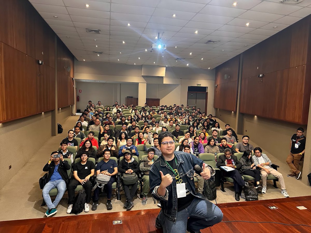 yeoudev's tweet photo. Muchas gracias @gdgopen una experiencia asombrosa el #devfestLima2023.  Nos vemos la próxima para más:  @angular @threejs @ChromeDevTools https://t.co/cpnDRLYEOP
