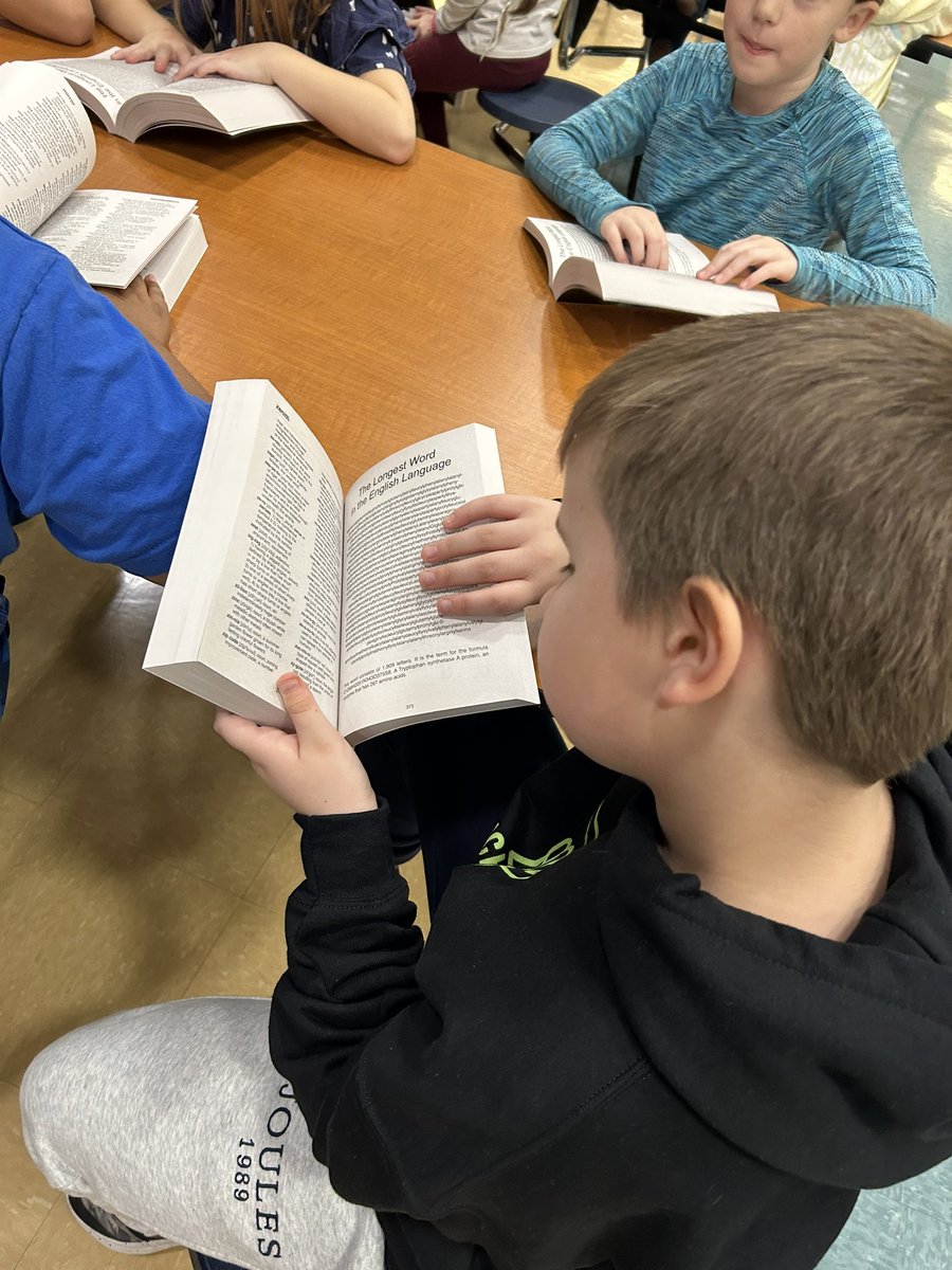 S_Oakes20's tweet photo. Did you know the longest word in the English language has 1,909 letters?! Thank you to The Rotary Club of Hamilton for providing dictionaries to all of @Hamilton_BPE’s 3rd graders and showing us all of its cool features! #BPOnTheMove @Hamilton_CSD https://t.co/Qqs0hLRY7u