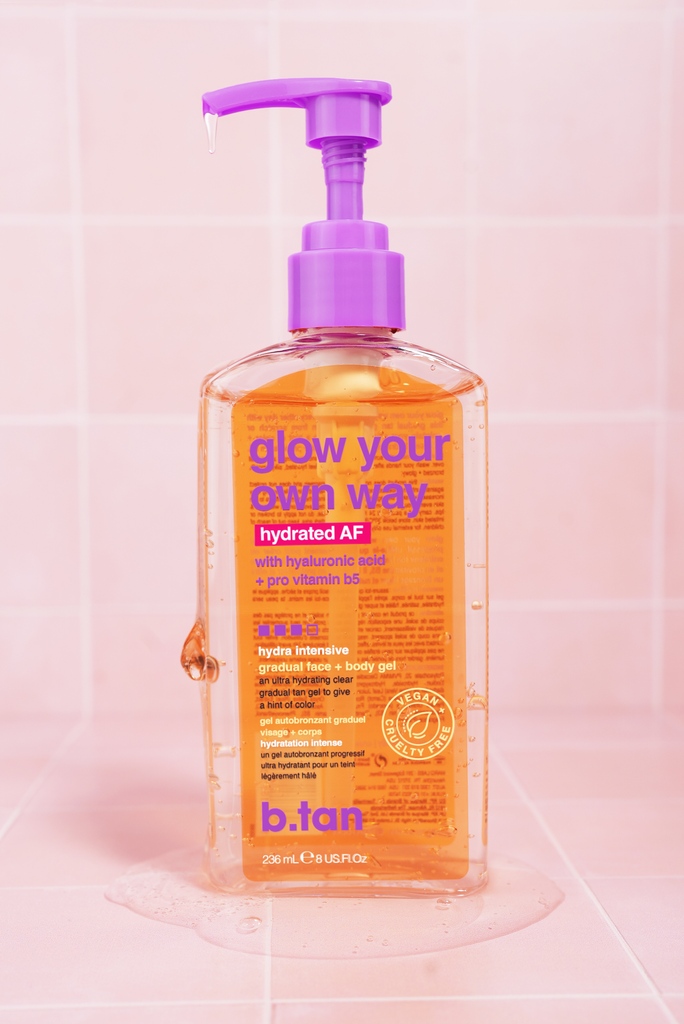 BtanRocks's tweet photo. US babes have you heard?? it's hereeee just in time for the chilly season 😏➡️ get your hands on our NEW hydra intensive face + body gel, glow your own way hydrated AF 🤩

snag your ✨NEW✨ glowy tan bestie online 🛍️ https://t.co/YQD6fHJ89l