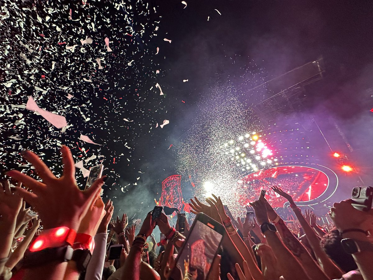 PFrancco's tweet photo. O dia que realizei meu sonho, o meu eu de 12 anos está muito feliz ❤️ RBD foi incrível #SoyRebeldeTourBrasil #RBDnoBrasil @Anahi @DulceMaria @DiaMundialDeRBD https://t.co/pmUVIv5ET8