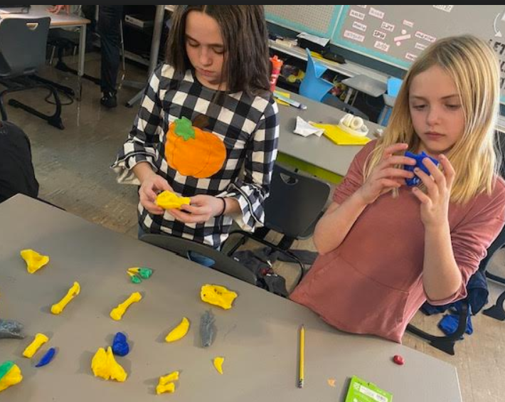 RHTASTEMgrade4's tweet photo. Our learners are trying to solve the Mystery of the Bones at Margaret Bay. We have our 3D printed bones, and a field guide of evidence we will discover along the way of our mock archeological excavation. Stay tuned to see if we can correctly identify our fossils! @OSLN @NRCSStem https://t.co/hVSdPLdx7B