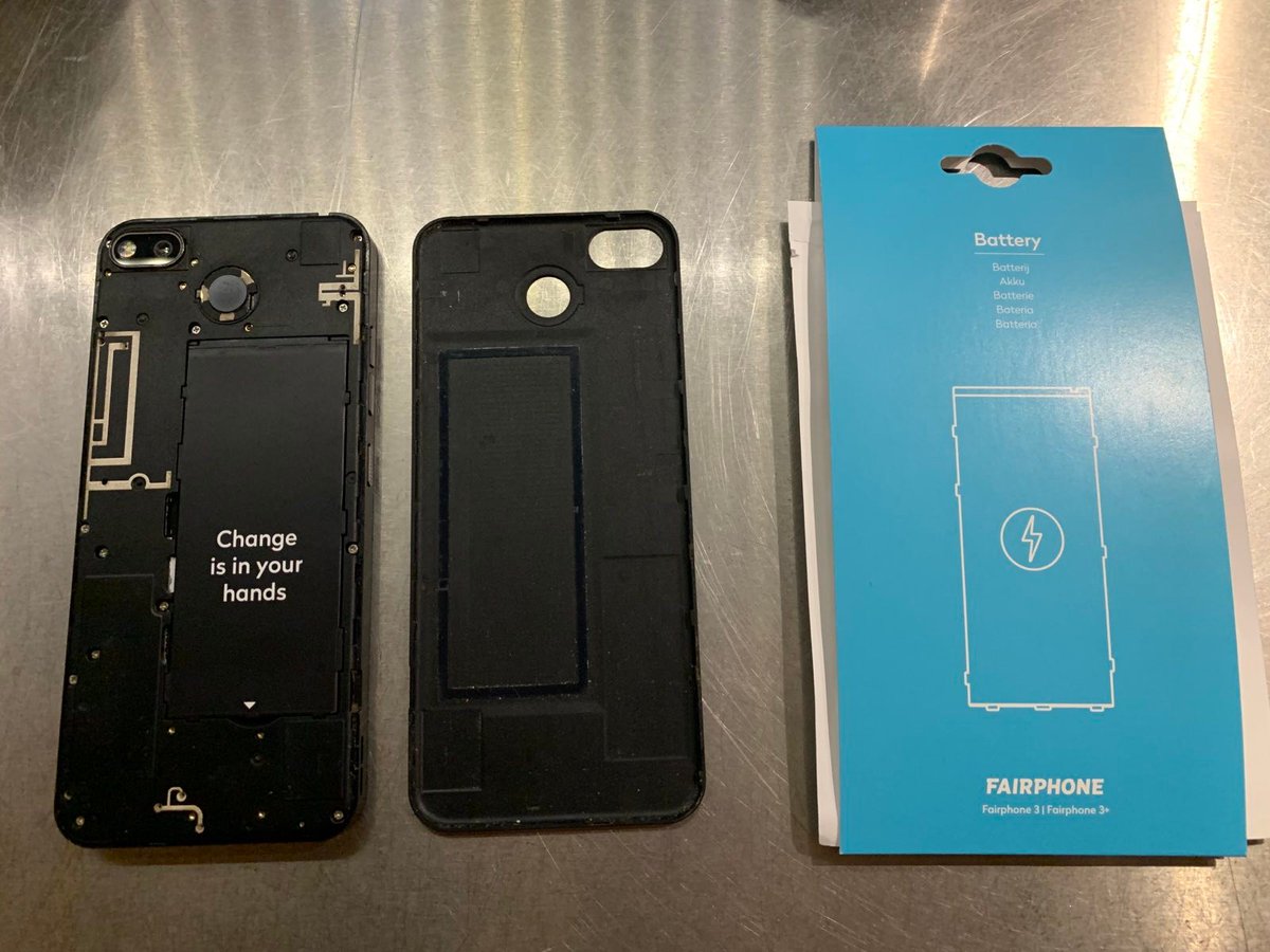 The battery on my Smartphone started to fail so I ordered another one from FAIRPHONE. It arrived next day so I took off the back of my phone with one click. No special screwdriver needed.