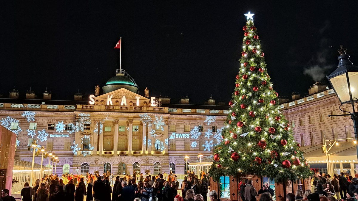 Winter has arrived <a href="/SomersetHouse/">Somerset House</a> #skating <a href="/MySwitzerland_e/">Switzerland</a> @jung