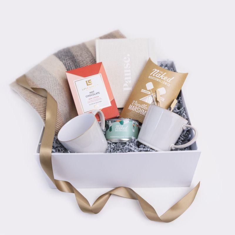 GildedBeeStudio's tweet photo. 🌟Happy #WorldKindnessDay for yesterday!🌟To celebrate, we’re seeing our clients opt for one of our favourite wellbeing gift sets: a beautifully bound Pause journal to encourage some me-time, paired with a scrumptious cup of hot chocolate. Wishing you a week filled with kindness! https://t.co/Rx7xTZozOk