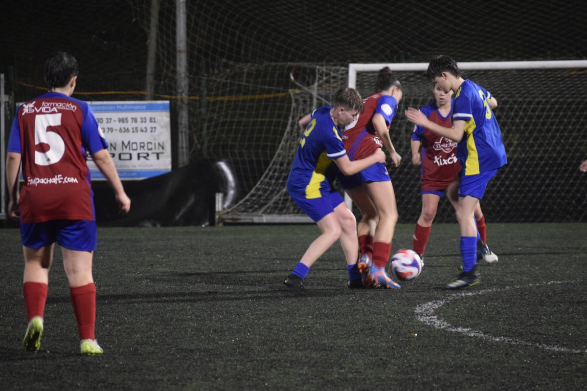 𝐒𝐄𝐋𝐄𝐂𝐂𝐈𝐎𝐍𝐄𝐒 𝐀𝐒𝐓𝐔𝐑𝐈𝐀𝐍𝐀𝐒

El <a href="/Cdmadamorcin/">C. D. Madalena de Morcín</a> nos cedió esta tarde sus instalaciones para celebrar un amistoso sobre mojado entre la Selección Sub-17 femenina de la <a href="/asturfutbol/">Real Federación de Fútbol Principado de Asturias</a> y el <a href="/GijonFutFem/">Gijón Fútbol Femenino</a> 'B'

Ya lo del agua... ☔️