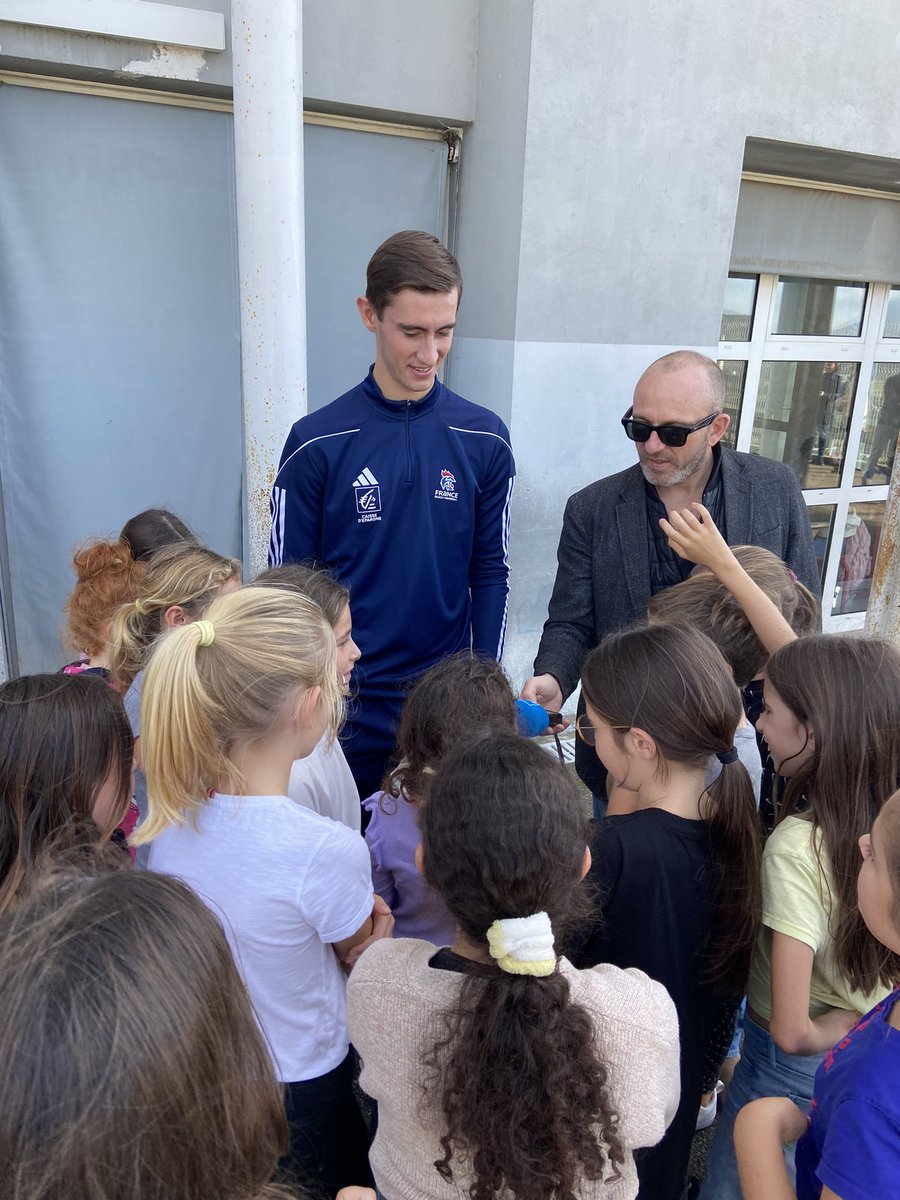 Mise en œuvre des 30 min d’APQ dans l’école de #Basteliccacia. Des élèves heureux de pratiquer et de partager ce tps d’activité physique.
Merci à Axel DESCHAMPS, SHN et membre de l’équipe de France des 30min pour sa présence. 
<a href="/accorse/">Académie de Corse</a> <a href="/PhiAgresti/">Jean-Philippe Agresti</a> <a href="/jeanmarcserfaty/">Jean Marc SERFATY</a>