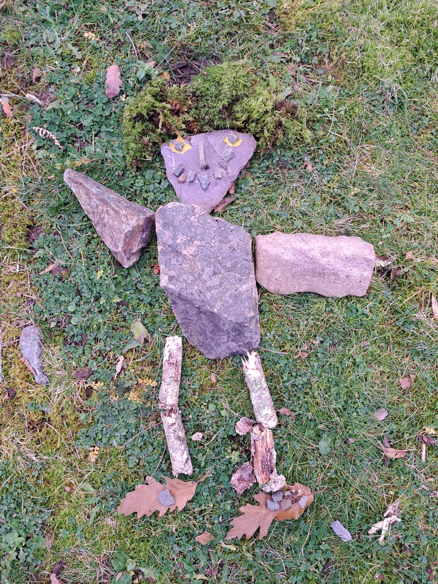 Amazing Environmental Art workshops for Ysgol Gynradd Pentreuchaf at Nant Gwytheyrn language centre,Gwynedd,Gogledd Cymru. Di iawn everyone and diolch yn fawr for inviting me. Well done artists 👍 @NantGwrtheyrn1 @Ysgolpentre