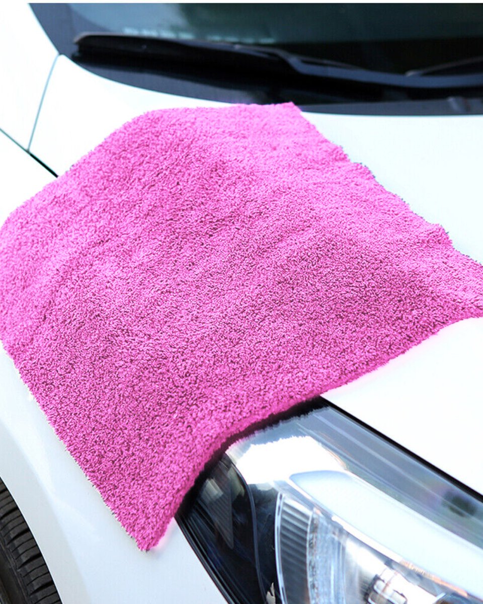 Super soft and high-performing! Get 2x Premium Microfiber Towels and 1x Edgeless Coral Fleece Towel for a perfect finish. 🌟✨ #MicrofiberMagic #CarCareEssentials