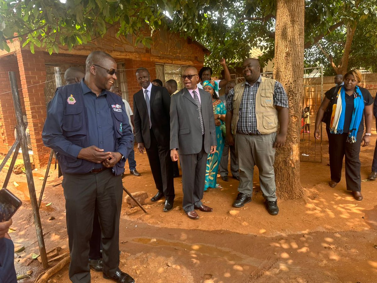 The Minister of Health and Child Care, Dr Douglas Mombeshora, Harare Mayor, Ian Makone, Harare City Health Director, Dr Proper Chonzi and Ministry of Health and Child Care officials have visited Kuwadzana following a cholera outbreak that has claimed eight lives in the suburb.
