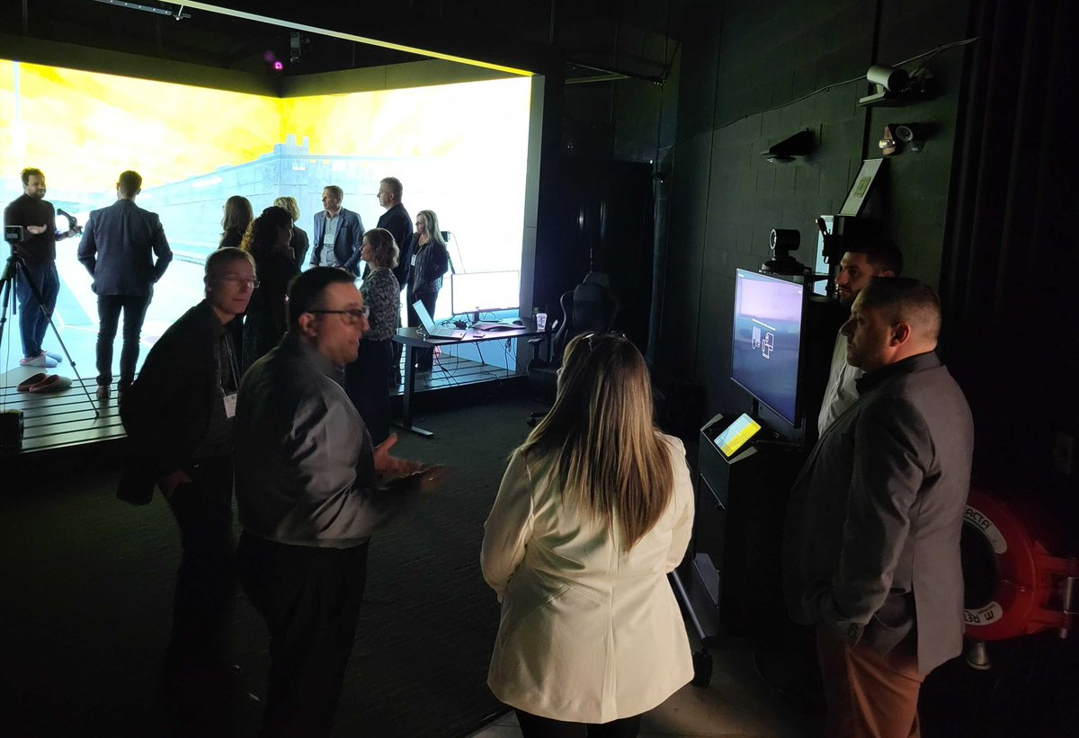 _investwe's tweet photo. Attendees from today’s EDCO Regional Event received a demo of the Windsor Detroit Tunnel #digitaltwin environment in Canada’s largest publicly accessible #VRCAVE @edco1edco https://t.co/EUU7keplO5