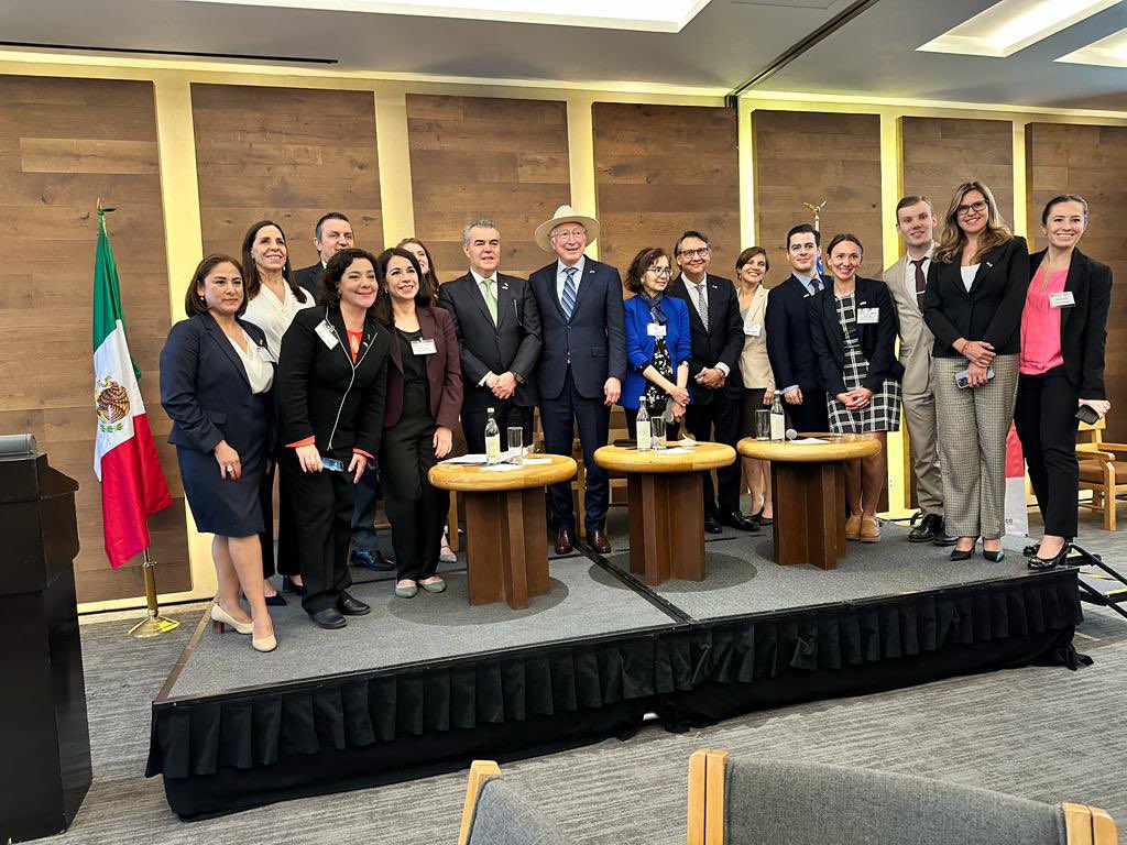 cceenergia's tweet photo. El día de hoy se llevo a cabo el “Seminario de cambio climático, energía verde e hidrógeno limpio”, organizado por la Comisión de Energía del @cceoficialmx, el @uscsMexico de la @USEmbassyMEX y la @MexicoHidrogeno. El cual es un foro para que el sector privado mexicano y el estadounidense conozcan de primera mano el potencial de este tipo de energías.