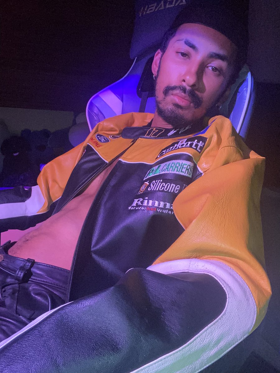 FilthyFlavor's tweet photo. Just a lil bit of promo, but check out my profile of LOVERFANS at https://t.co/dkPYkcYU6p
Esp if you’re into #fisting by a newbie. Check me out.
#gayleather #fisting #findom #anythingforclout https://t.co/vwed9RiYfo