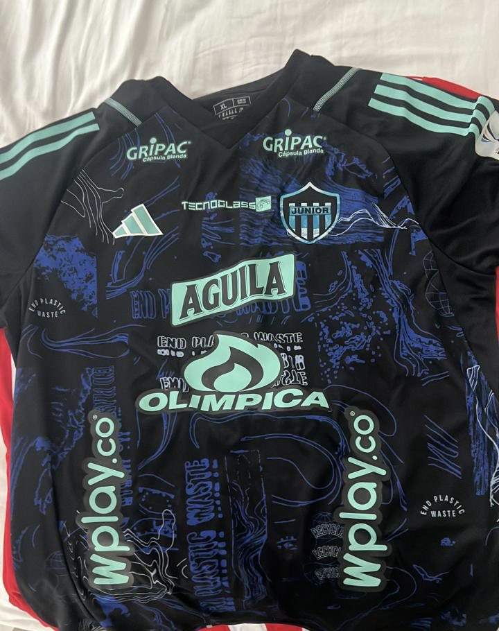 santanderbarraz's tweet photo. Un verdadero Juniorista tiene mínimo dos camisetas del Junior. Cuantas tienes tú? https://t.co/KX5ESjdzD4