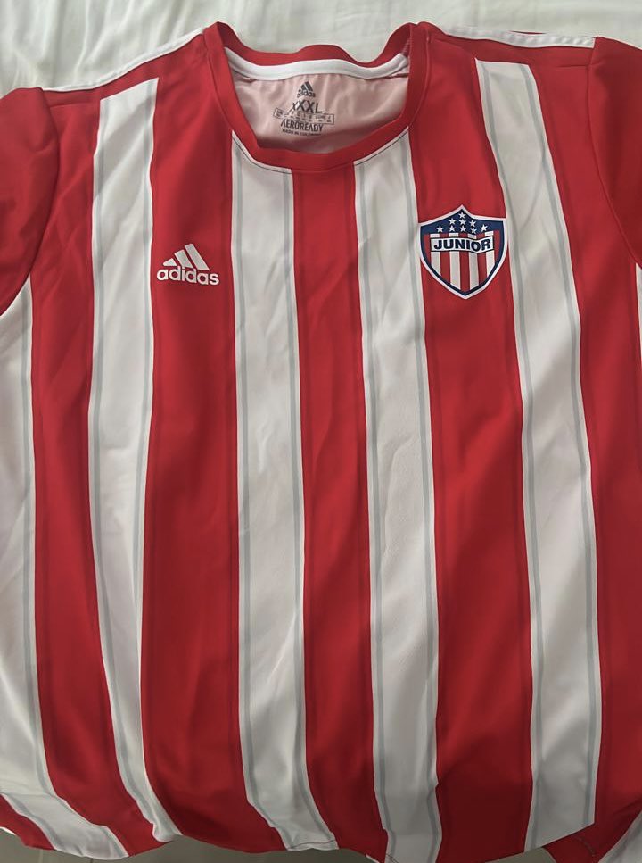 santanderbarraz's tweet photo. Un verdadero Juniorista tiene mínimo dos camisetas del Junior. Cuantas tienes tú? https://t.co/KX5ESjdzD4