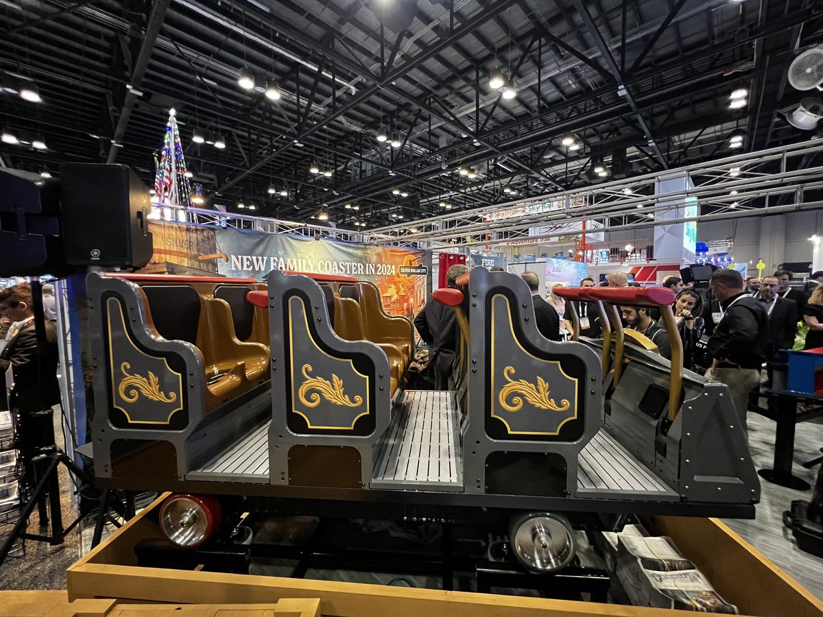 SDCAttractions's tweet photo. Those Baldknobbers don’t stand a chance. https://t.co/DFw3Z8BlmF