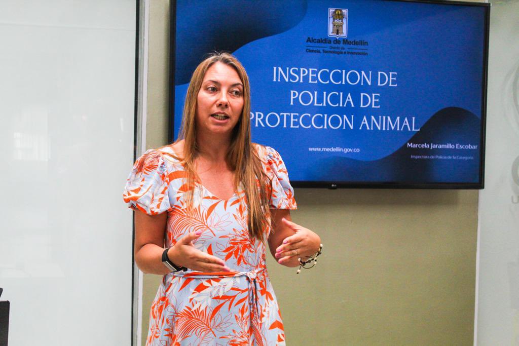 Recibimos a la Inspectora de Policía de Protección Animal de  @alcaldiademed en un compartir de experiencias dirigido a los inspectores urbanos de policía, contribuyendo a fortalecer el trabajo institucional en normatividad y procedimientos de atención a casos de maltrato animal.