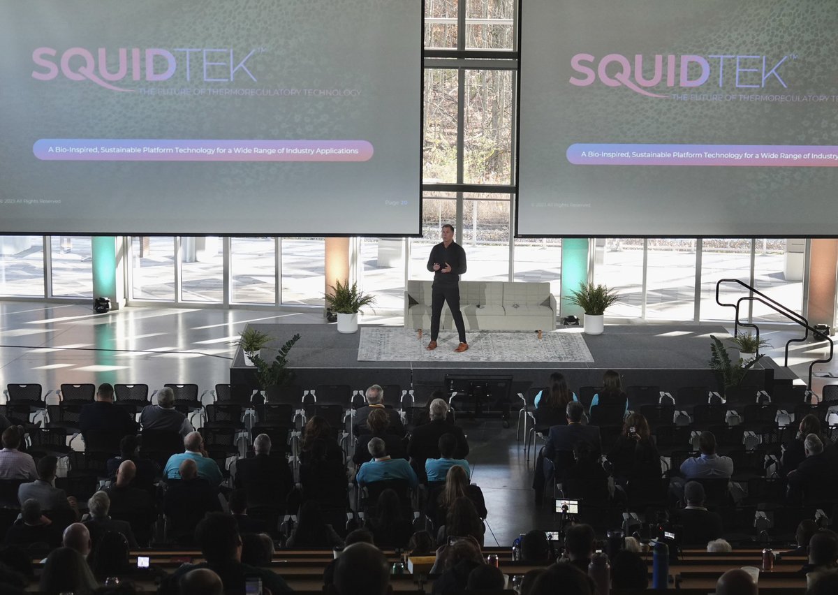 Indiana_EDC's tweet image. We&apos;re at @INHeritageGroup&apos;s #HardTech Showcare in Indy! Sec. Rosenberg spoke about #Indiana&apos;s thriving economy and our role in supporting the hardtech ecosystem here. Hearing great discussions and we&apos;ve seen some great pitches by founders from around the world.