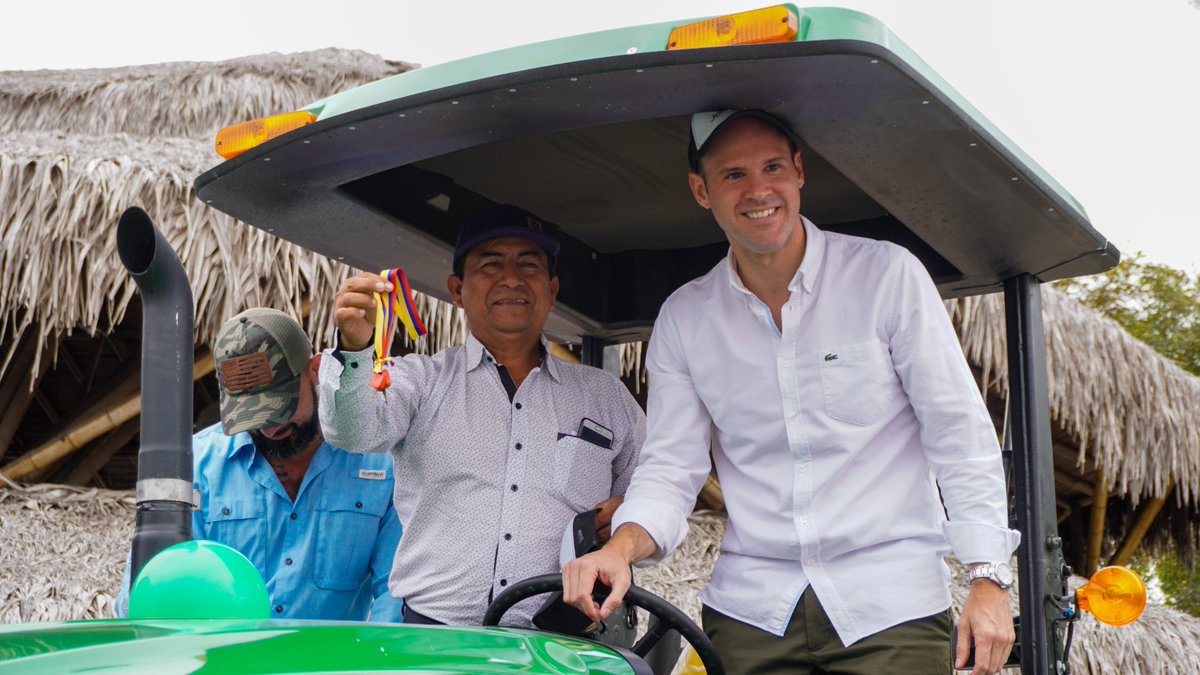 El Viceministro <a href="/andress1982/">AST</a> expresó: “Me llena de orgullo seguir en territorio, continuar con las entregas a nuestros productores a nivel nacional y vamos a trabajar hasta el último día”.
#900DíasJuntos
#DemocraciaYResultados 🇪🇨🤝👨‍🌾