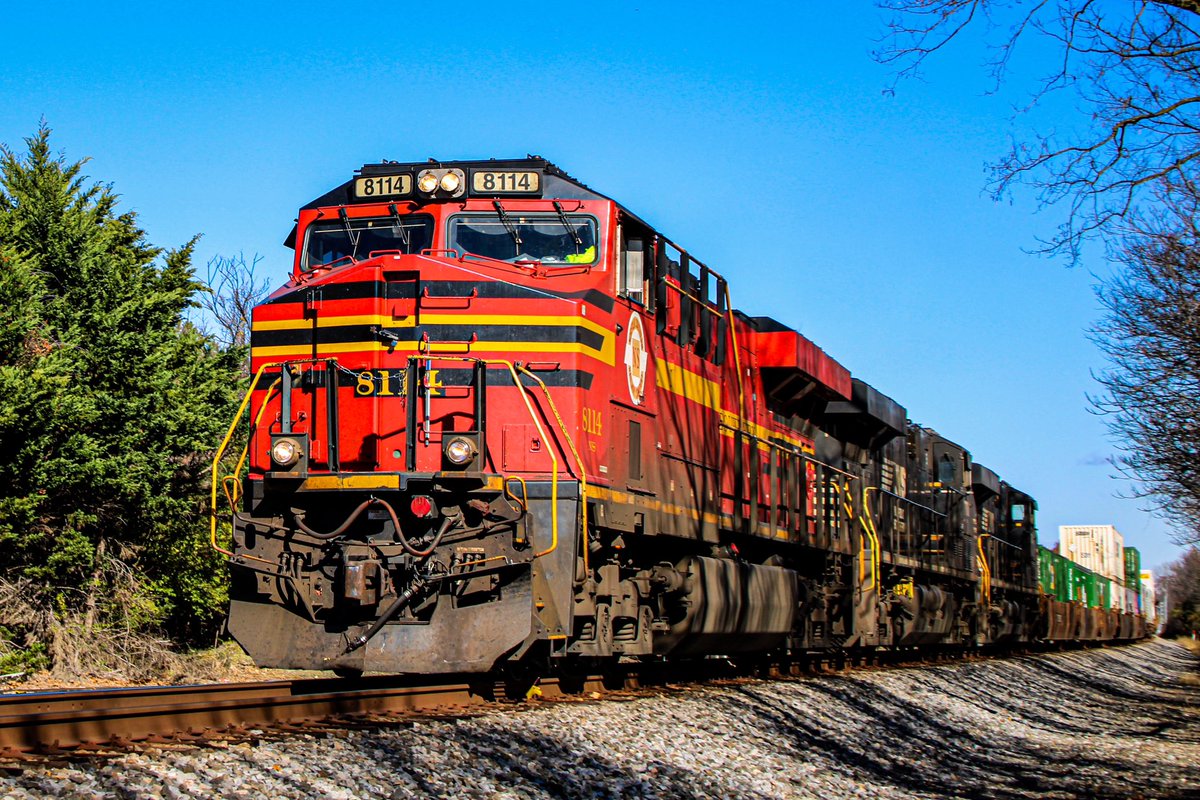 RFPProductions's tweet photo. Another Tuesday afternoon well spent!π΄π‘β«οΈ
#norfolksouthern
#heritageunit https://t.co/tvUg9BlA2r