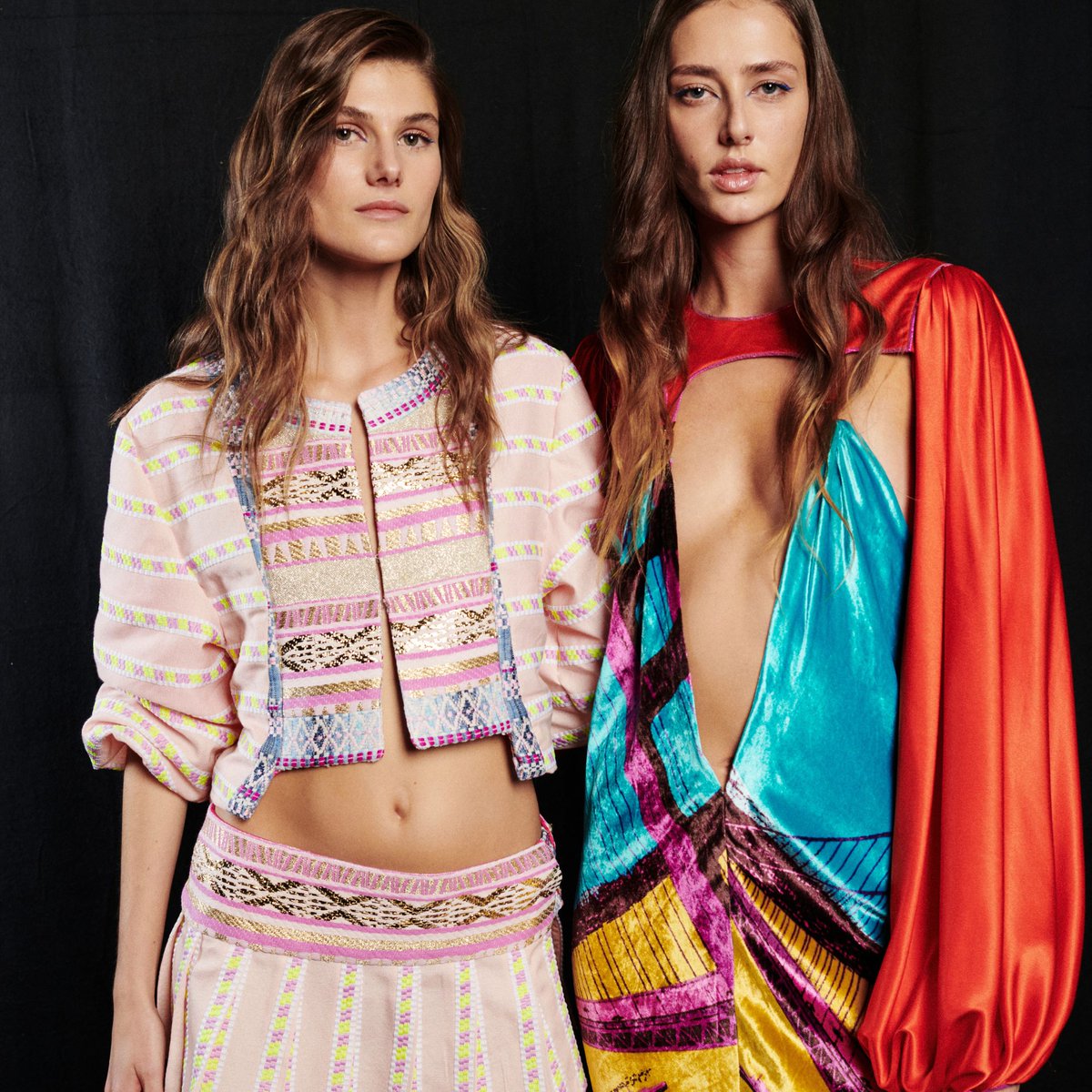 080_bcn_fashion's tweet photo. La creativitat i la innovació, van ser els elements triats per empoderar la dona durant la presentació de Custo Barcelona. Us deixem un repàs d'alguns dels looks més potents d'aquesta col·lecció. 

#080bcnfashion #fashionweek #fashionshow #custobarcelona #32edition https://t.co/nw65TXAtxc