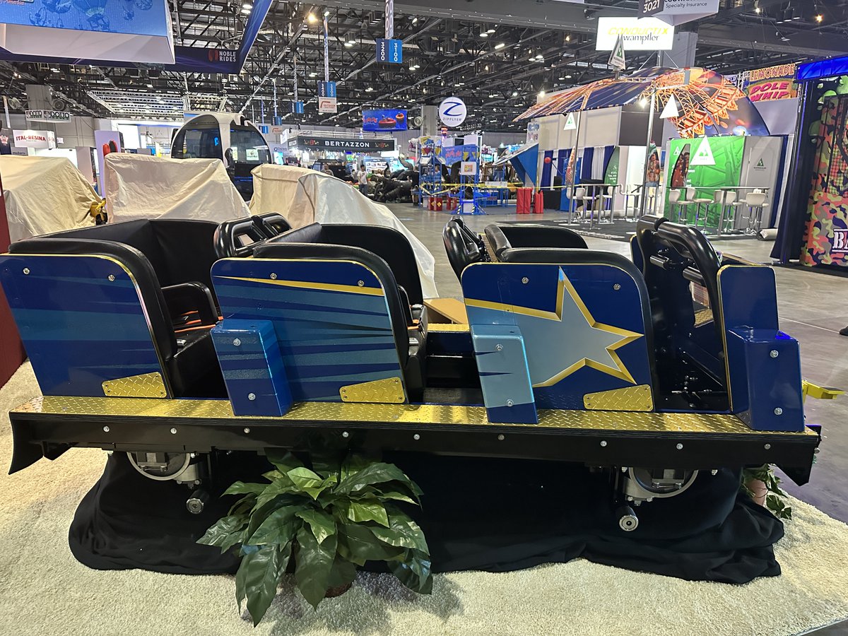 Hersheypark and Philadelphia Toboggan Coasters unveiled new trains for Comet, Hersheypark's oldest continuously operating coaster. The design features a three-tone blue color scheme and a new celestial treatment for an out-of-this-world look. bit.ly/3udW46y #IAAPAExpos
