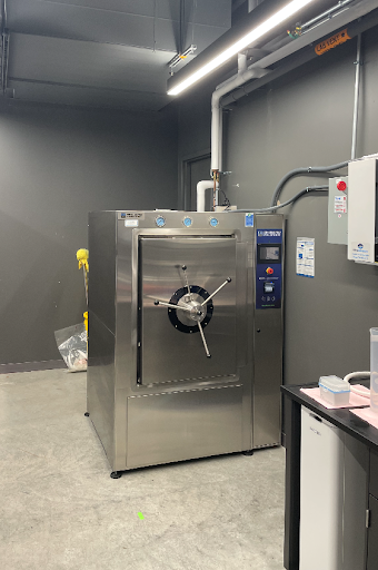 consteril's tweet photo. Shown here is one of our 24C #sterilizers in its new home at @allonniabio in Boston! Just like all of our #autoclaves, this unit was custom-made to suit the client’s specific needs. A special shoutout to Kiersten Owens from @TheBakerCo for her support on this project! https://t.co/KByvFkOMDE