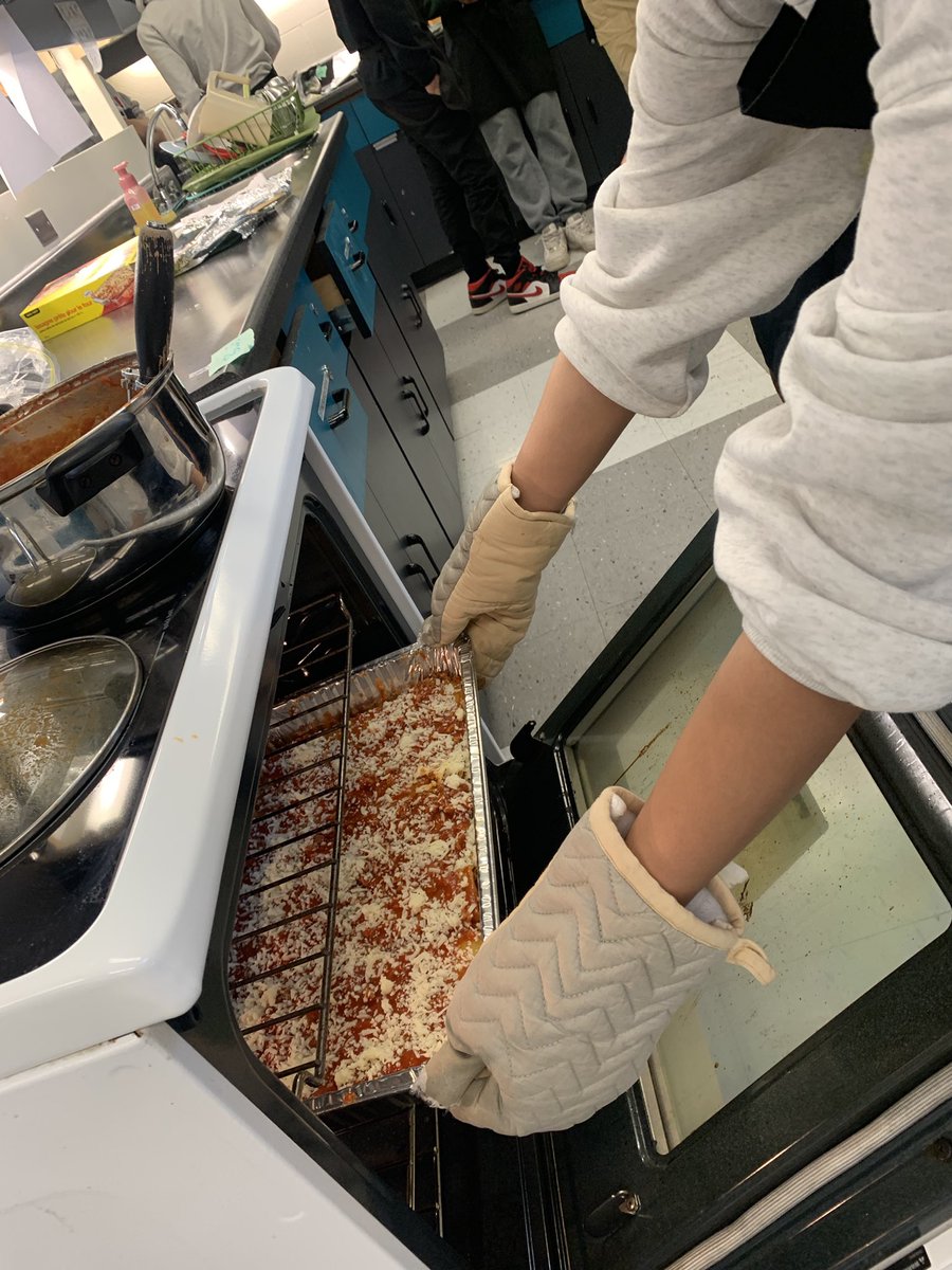 WHCI_FS's tweet photo. Making lasagna for Grade 8 Night! #promote #familystudies https://t.co/vtc35B8Zco
