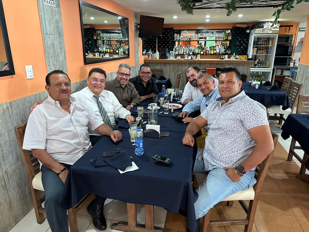 cmaciaspalma's tweet photo. #Festejemos...
Abrazo en su cumpleaños a mi querido @erickbecerra1 Ejemplo de lo que Sí se debe hacer en la vida. Felicidades hermano. https://t.co/BQbYtaFHVa