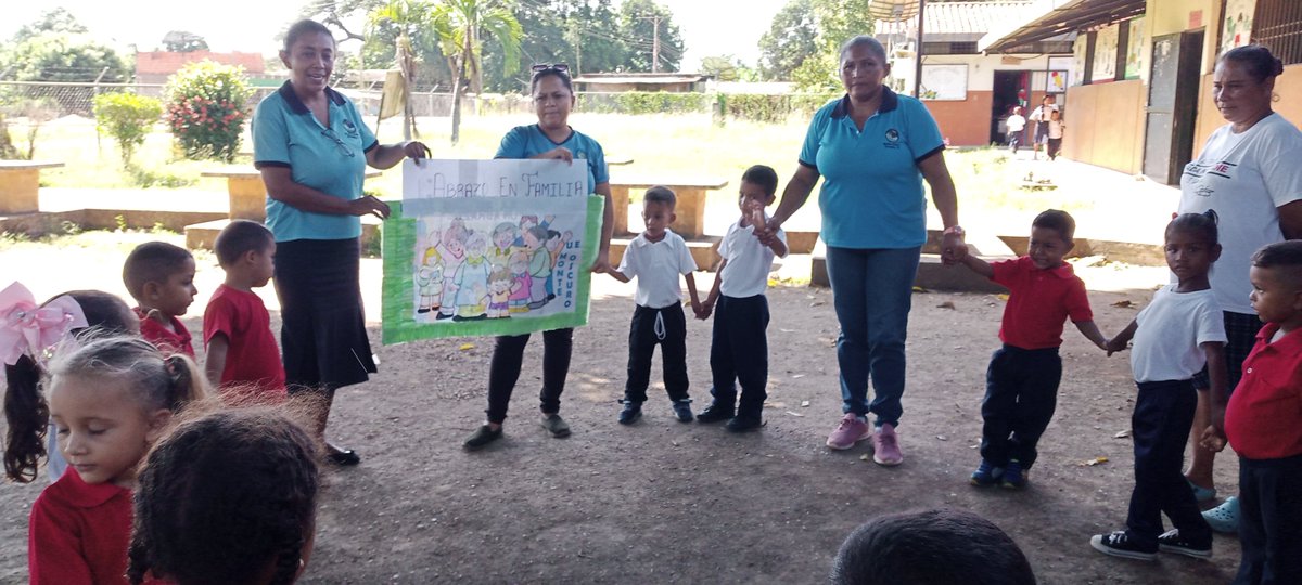 CDCE_PGuardati's tweet photo. #EsequiboX5EsVenezuela
Desde el CDCE Parroquia Guardatinajas se realizan actividades pedagógicas con esmero para aumentar el pensamiento crítico en los estudiantes. 
@cdceguarico 
@_laavanzadora 
@nercyguere  
@mppeducacion https://t.co/DUTzp1MVup