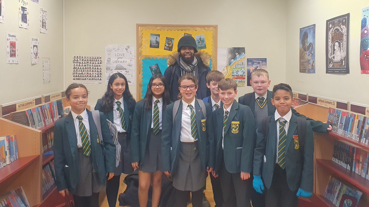 Thank you @KarlNova for an amazing poetry/rap workshop 🎼🎧🎤🎵 Our students had a great day and left with some poems and confidence 😊😊😊 #AuthorsAbroad @AuthorsAbroad_