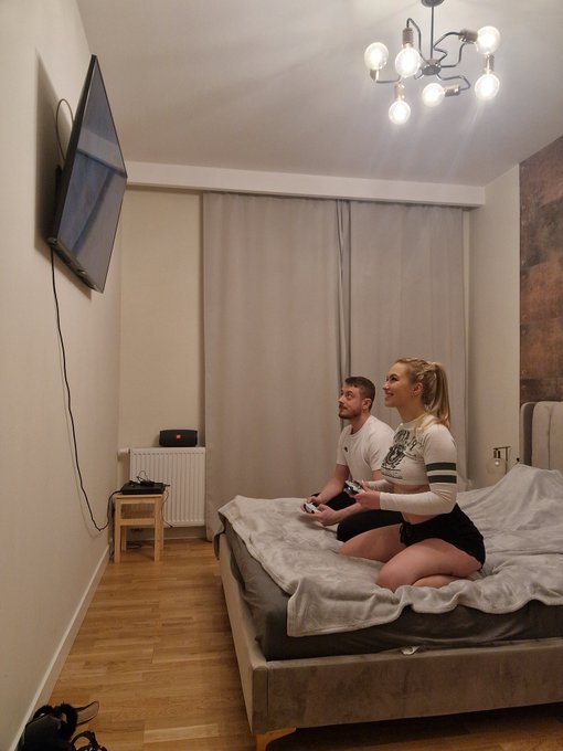 Jak wygrywać z facetem w gry: 1) https://t.co/LBxgw6HHdW<a href="/tag/rchwid"class="tags"><span>#rchwid</span></a><a href="/tag/meczprzyja%C5%BAni"class="tags"><span>#meczprzyjaźni</span></a>