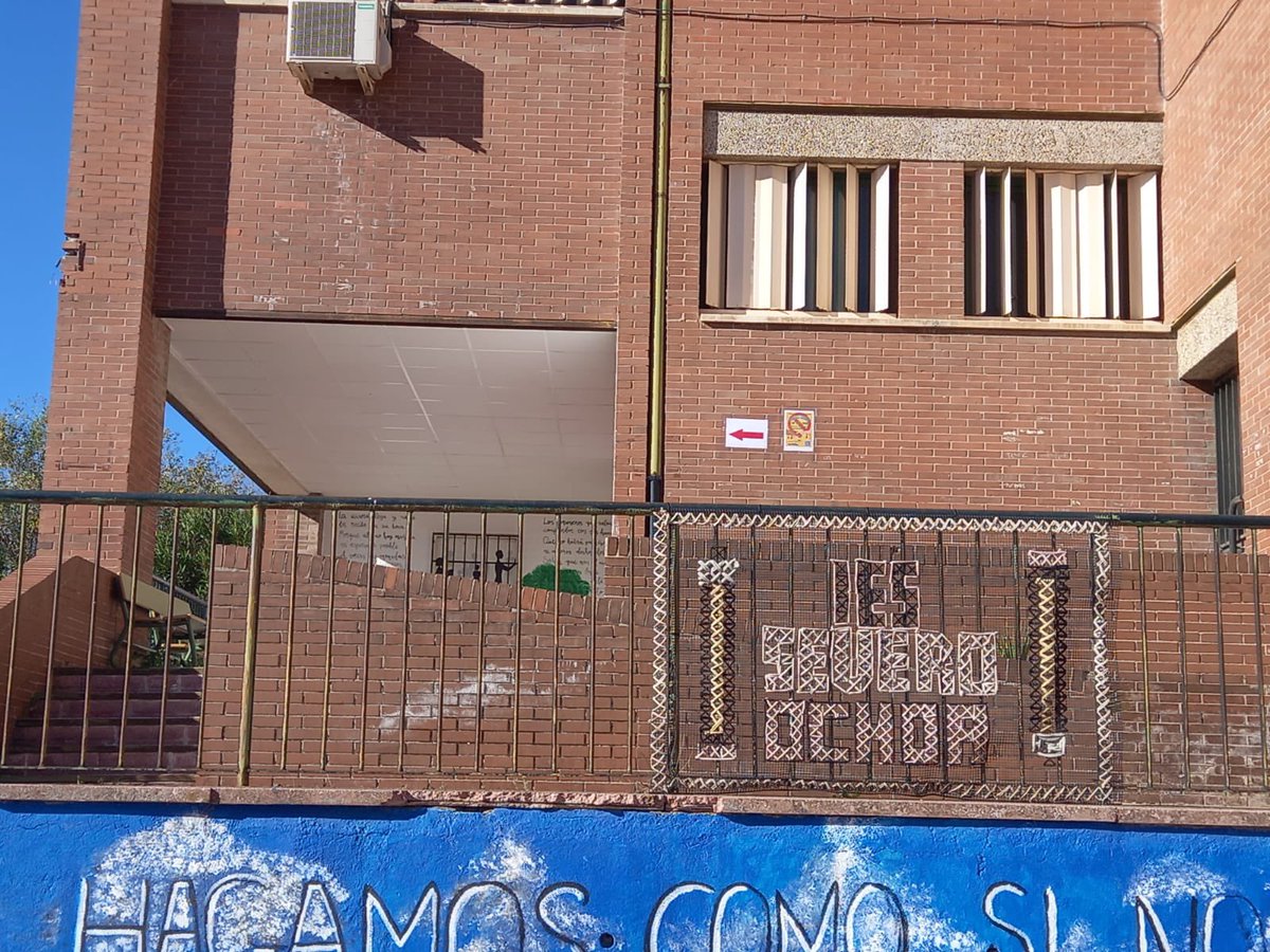 iesseveroochoa's tweet photo. Hoy ha tenido lugar el encuentro del alumnado de 1º ESO con los alumnos que serán sus mentores de 4º ESO. #programamentor https://t.co/UTmYqb5mkS