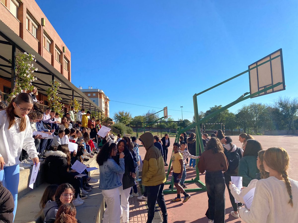 iesseveroochoa's tweet photo. Hoy ha tenido lugar el encuentro del alumnado de 1º ESO con los alumnos que serán sus mentores de 4º ESO. #programamentor https://t.co/UTmYqb5mkS