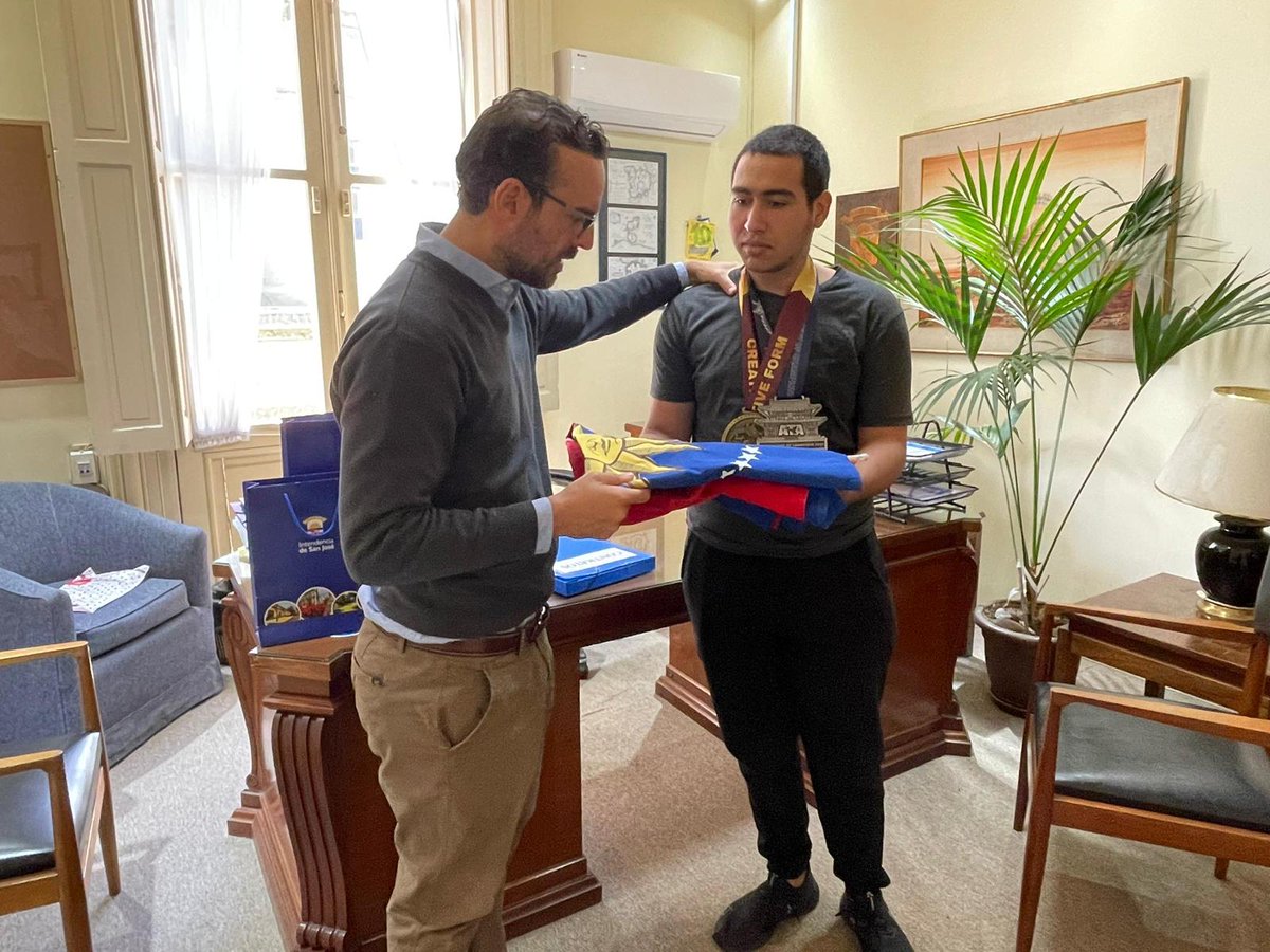 Felicitaciones a Lucas SOSA, deportista de 21 años que vive en Raigón SJ, 1er puesto en Panamericano de Taekwondo en Florianopolis Br. Junto con <a href="/ABentaberri/">Ana Maria Bentaberri</a> queríamos saludar su esfuerzo, felicitar a su flia. Orgullosos. <a href="/sanjosegobierno/">Intendencia de San José</a>