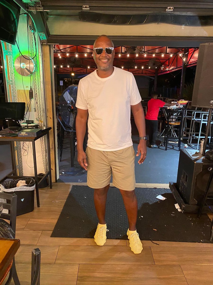 Biz__9's tweet photo. Happy Love Day Main Man!🗣️
Pray God continues to bless ya with more life, more blessings, more everything Pops! 😎🖤 Enjoy ya day today🏄🏾♂️ @fbattle21
#BattleGang
#BattleBoyz https://t.co/2ZXlQlxJcM