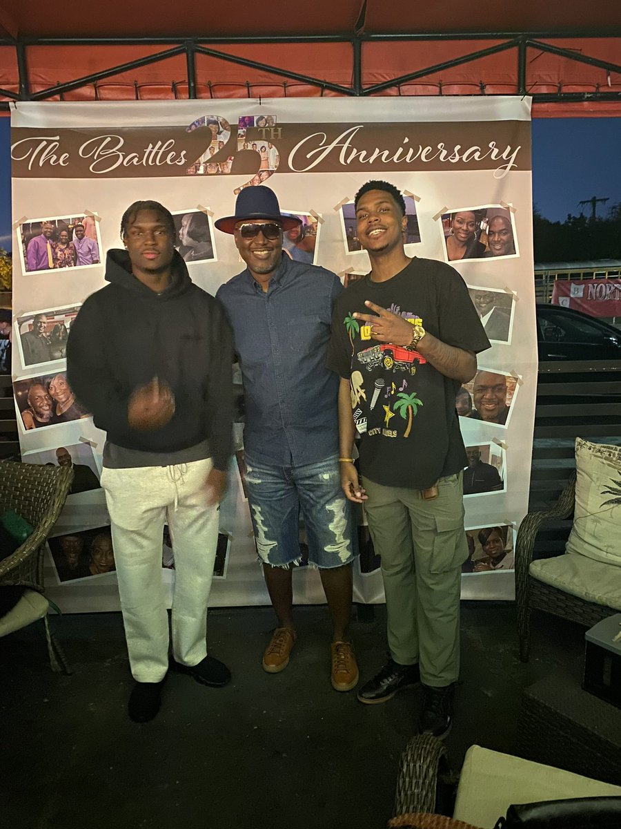 Biz__9's tweet photo. Happy Love Day Main Man!🗣️
Pray God continues to bless ya with more life, more blessings, more everything Pops! 😎🖤 Enjoy ya day today🏄🏾♂️ @fbattle21
#BattleGang
#BattleBoyz https://t.co/2ZXlQlxJcM