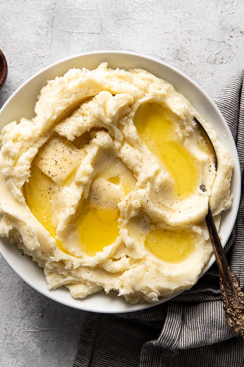 These delicious mashed potatoes will be the only mashed potato recipe you'll ever want. They are fluffy (not gummy) and have the ideal mashed potato consistency. It's an easy recipe anyone can follow and have success with.

RECIPE: moderncrumb.com/mashed-potatoe…