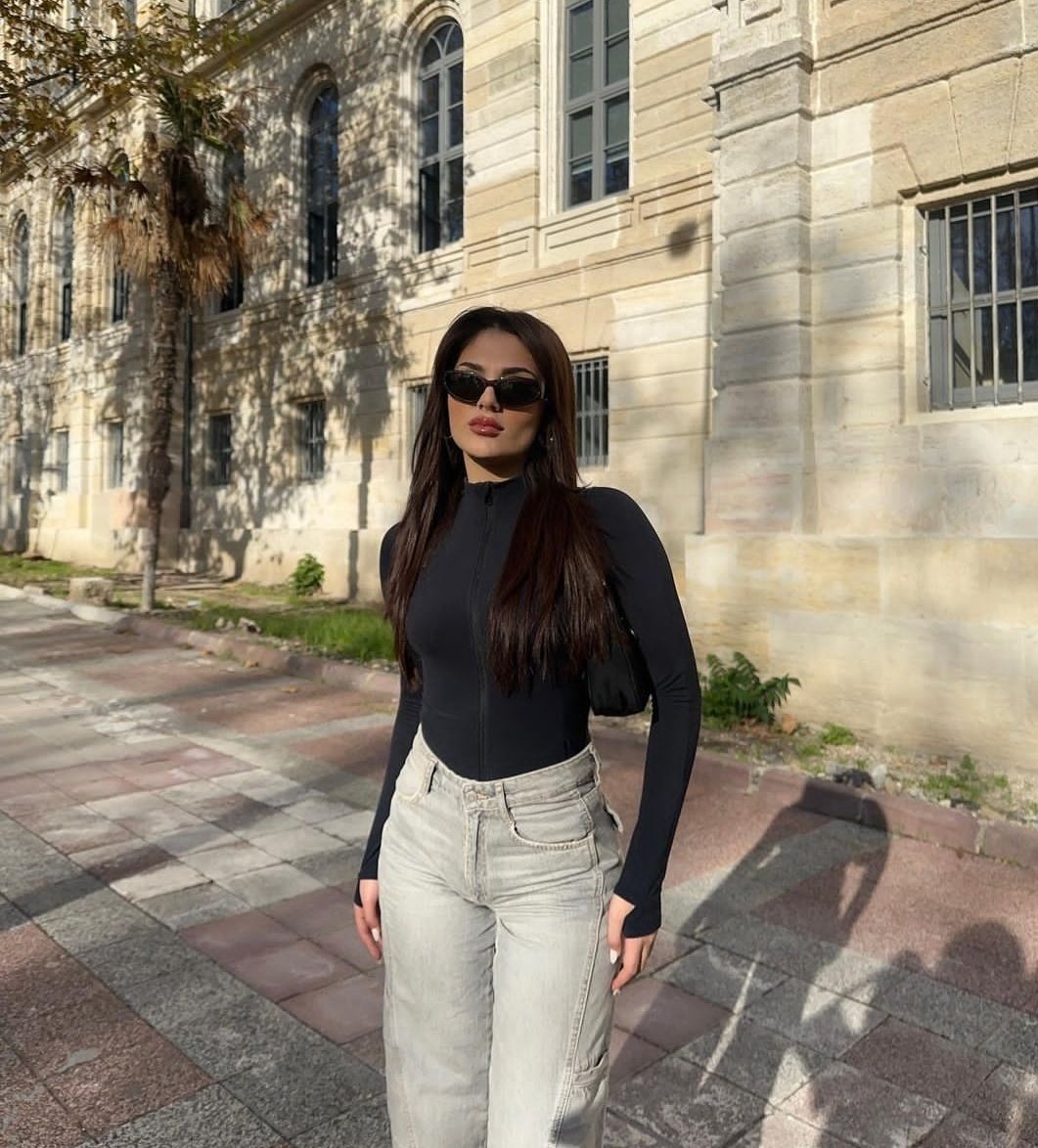Damla5468's tweet photo. Sordum kimdi bu güzellik insan olamaz öldüm sanki cennet böyle güzel olamaz @aybukeim #AybükeÇangal https://t.co/D9XpPpkxvX