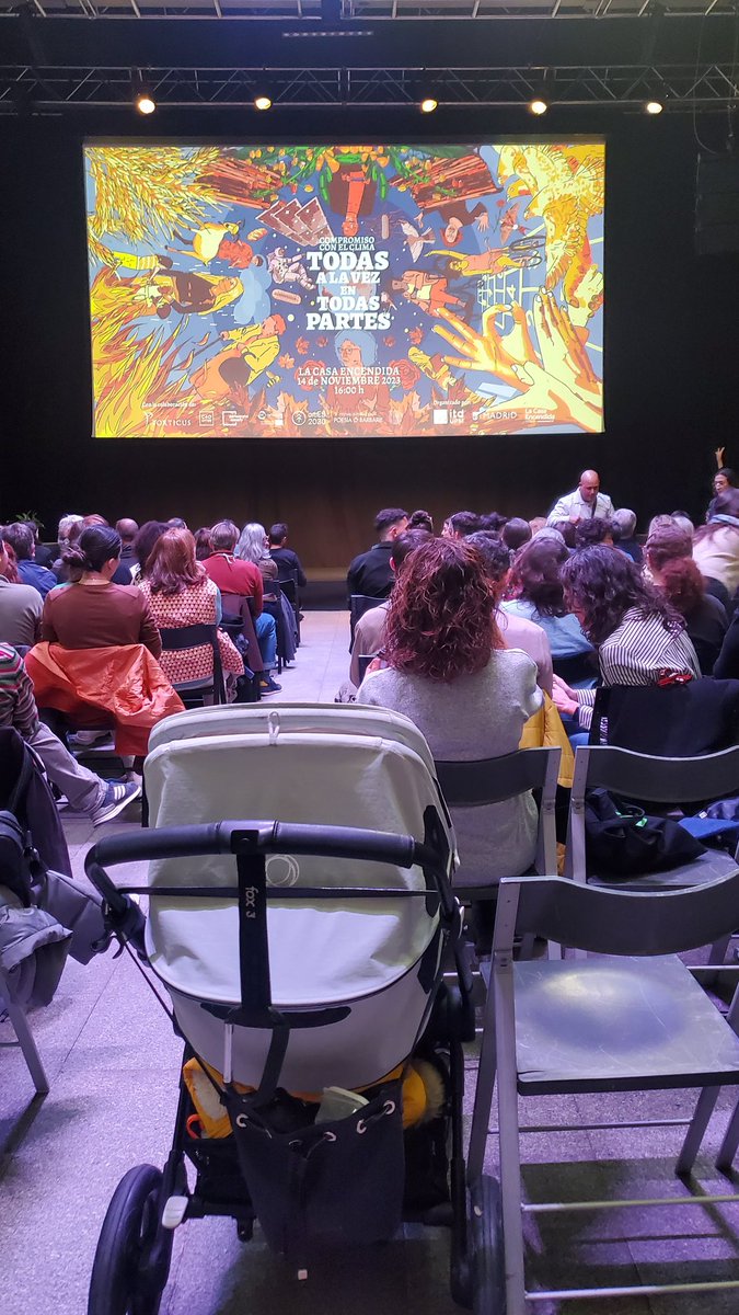 Rae2it's tweet image. Aqui en  @LaCasaEncendida en #compromisoconelclima

Mi irreemplazable asistenta me acompaña :)
 @c40cities @demsoc @porticusglobal @ClimateKIC  #MisiónMadrid