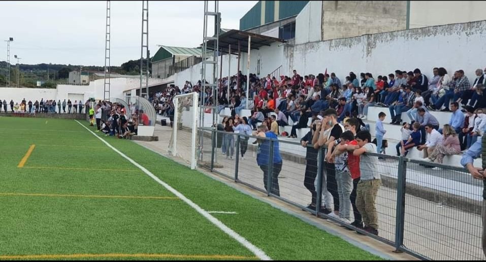 UPSegurena's tweet photo. ESTE FIN DE SEMANA OS NECESITAMOS. ESTE FIN DE SEMANA VOLVEMOS AL MUNICIPAL. ESTE FIN DE SEMANA LO DAREMOS TODO PARA DEVOLVEROS VUESTRA CONFIANZA, VUESTRO APOYO...
##VAMOSUP.
##todosconlaup.
💪❤️🤍⚽️ https://t.co/6Mryt6BhG5